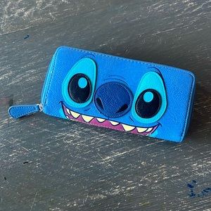 Disney Loungefly Stitch wallet. Super cute!